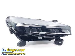 Gebruikte Koplamp rechts Renault Clio V (RJAB) 1.6 E-Tech 145 16V Prijs € 699,99 Margeregeling aangeboden door Autodemontagebedrijf De Ooyevaar