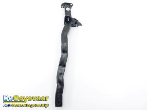 Gebruikte Dwarsbalk frontdeel Renault Clio V (RJAB) 1.6 E-Tech 145 16V Prijs € 99,99 Margeregeling aangeboden door Autodemontagebedrijf De Ooyevaar