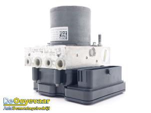 Gebruikte ABS Pomp Mercedes CLA Shooting Brake (118.6) 1.3 CLA-250 e Turbo 16V Prijs € 129,99 Margeregeling aangeboden door Autodemontagebedrijf De Ooyevaar