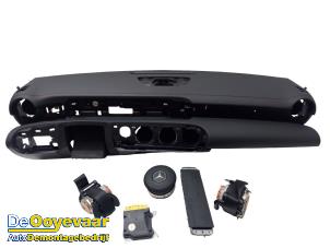 Gebruikte Airbag set + dashboard Mercedes CLA Shooting Brake (118.6) 1.3 CLA-250 e Turbo 16V Prijs € 699,99 Margeregeling aangeboden door Autodemontagebedrijf De Ooyevaar