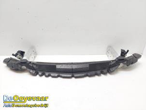 Gebruikte Bumperbalk voor Mercedes CLA Shooting Brake (118.6) 1.3 CLA-250 e Turbo 16V Prijs € 219,99 Margeregeling aangeboden door Autodemontagebedrijf De Ooyevaar