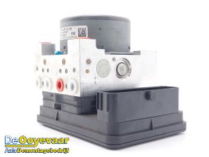 Gebruikte ABS Pomp Mercedes C Estate (S205) C-200 2.0 CGI 16V Prijs € 89,99 Margeregeling aangeboden door Autodemontagebedrijf De Ooyevaar