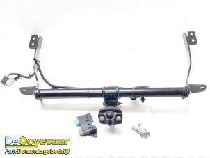 Gebruikte Trekhaak Opel Combo Cargo 1.5 CDTI 130 Prijs € 149,99 Margeregeling aangeboden door Autodemontagebedrijf De Ooyevaar