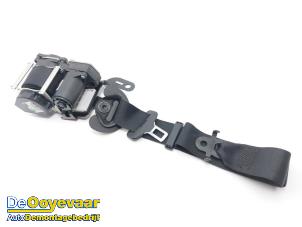 Gebruikte Veiligheidsgordel rechts-voor BMW 7 serie (F01/02/03/04) 740d xDrive 24V Prijs € 119,99 Margeregeling aangeboden door Autodemontagebedrijf De Ooyevaar