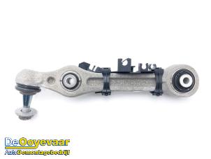 Gebruikte Draagarm rechts-voor Mercedes C (W205) C-300 e 2.0 16V 4-Matic Prijs € 75,00 Margeregeling aangeboden door Autodemontagebedrijf De Ooyevaar