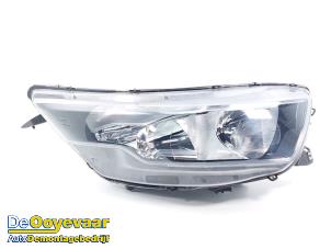 Gebruikte Koplamp rechts Iveco New Daily VI 33S16, 35C16, 35S16 Prijs € 99,99 Margeregeling aangeboden door Autodemontagebedrijf De Ooyevaar
