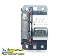 Gebruikte Selectiehendel automaat Peugeot 308 SW (F4/FC/FN/FR) 1.6 16V HYbrid 180 e-EAT8 Prijs € 39,99 Margeregeling aangeboden door Autodemontagebedrijf De Ooyevaar