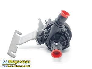 Gebruikte Extra waterpomp Peugeot 308 SW (F4/FC/FN/FR) 1.6 16V HYbrid 180 e-EAT8 Prijs € 39,99 Margeregeling aangeboden door Autodemontagebedrijf De Ooyevaar