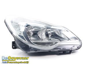Gebruikte Koplamp rechts Opel Corsa D 1.2 16V Prijs € 75,00 Margeregeling aangeboden door Autodemontagebedrijf De Ooyevaar