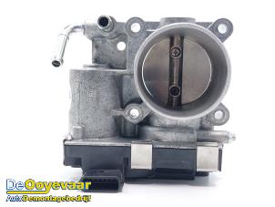 Gebruikte Gasklephuis Renault Clio V (RJAB) 1.6 E-Tech 145 16V Prijs € 79,99 Margeregeling aangeboden door Autodemontagebedrijf De Ooyevaar