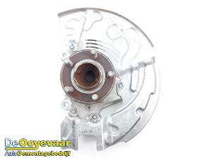 Gebruikte Fusee links-voor Ford Mustang Mach-E Prijs € 275,00 Margeregeling aangeboden door Autodemontagebedrijf De Ooyevaar