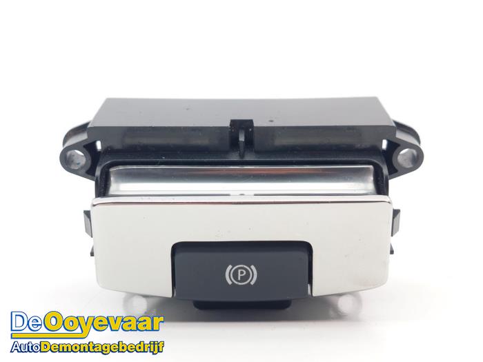 Gebruikte Handrem schakelaar Landrover Range Rover Sport (LW) 2.0 16V P400e Prijs € 19,99 Margeregeling aangeboden door Autodemontagebedrijf De Ooyevaar