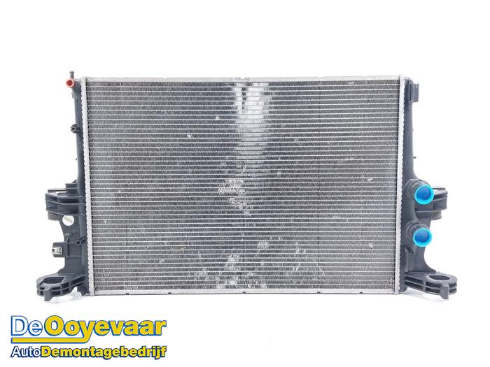 Gebruikte Radiateur Iveco New Daily VI 33S16, 35C16, 35S16 Prijs € 149,99 Margeregeling aangeboden door Autodemontagebedrijf De Ooyevaar
