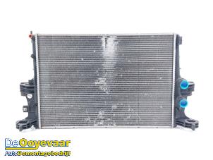 Gebruikte Radiateur Iveco New Daily VI 33S16, 35C16, 35S16 Prijs € 149,99 Margeregeling aangeboden door Autodemontagebedrijf De Ooyevaar