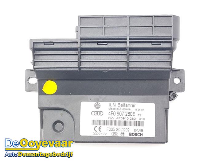 Boordcomputer van een Audi Q7 (4LB) 4.2 FSI V8 32V 2007