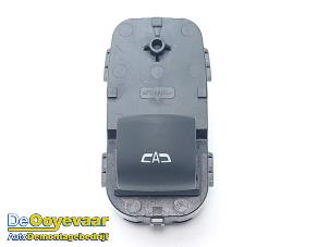 Gebruikte Schakelaar achterklep Opel Insignia Sports Tourer 1.5 Turbo 16V 165 Prijs € 9,99 Margeregeling aangeboden door Autodemontagebedrijf De Ooyevaar