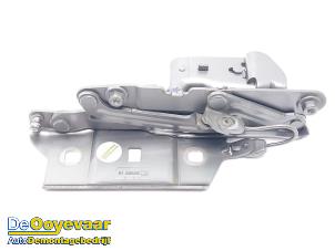 Gebruikte Motorkap Scharnier Opel Insignia Sports Tourer 1.5 Turbo 16V 165 Prijs € 39,99 Margeregeling aangeboden door Autodemontagebedrijf De Ooyevaar