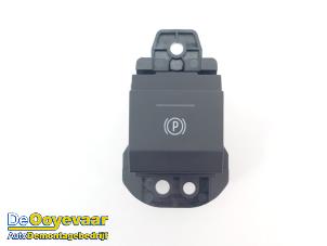 Gebruikte Handrem schakelaar Renault Megane E-Tech (RCB) 60 kWh Prijs € 25,00 Margeregeling aangeboden door Autodemontagebedrijf De Ooyevaar