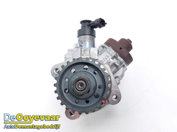 Gebruikte Dieselpomp Iveco New Daily VI 33S14, 35C14, 35S14 Prijs € 569,99 Margeregeling aangeboden door Autodemontagebedrijf De Ooyevaar