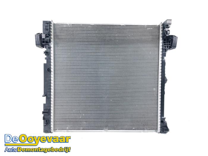 Gebruikte Radiateur BMW XM (09) 4.4 PHEV 29/30 kWh Prijs € 319,99 Margeregeling aangeboden door Autodemontagebedrijf De Ooyevaar