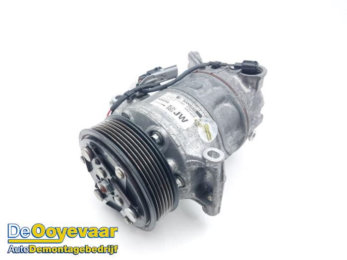 Gebruikte Pomp Airco Renault Megane IV Estate (RFBK) 1.3 TCE 160 16V Prijs € 45,00 Margeregeling aangeboden door Autodemontagebedrijf De Ooyevaar