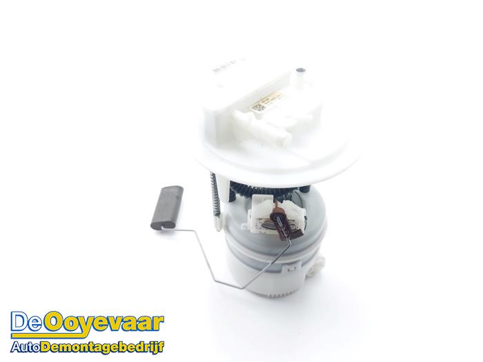Gebruikte Tank element Pomp Opel Grandland (X) 1.2 Turbo 12V Prijs € 89,99 Margeregeling aangeboden door Autodemontagebedrijf De Ooyevaar