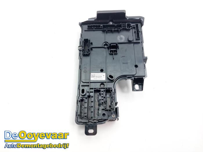 Gebruikte Module Bodycontrol Tesla Model Y (5YJY) RWD Prijs € 89,99 Margeregeling aangeboden door Autodemontagebedrijf De Ooyevaar