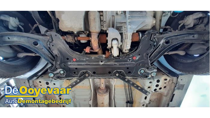 Gebruikte Subframe Ford Transit Courier 1.0 Ti-VCT EcoBoost 12V Prijs € 149,99 Margeregeling aangeboden door Autodemontagebedrijf De Ooyevaar