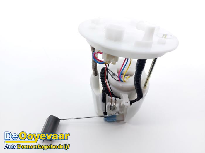 Gebruikte Tank element Pomp Mazda CX-30 (DM) 2.0 e-SkyActiv X 186 M Hybrid 16V Prijs € 95,00 Margeregeling aangeboden door Autodemontagebedrijf De Ooyevaar