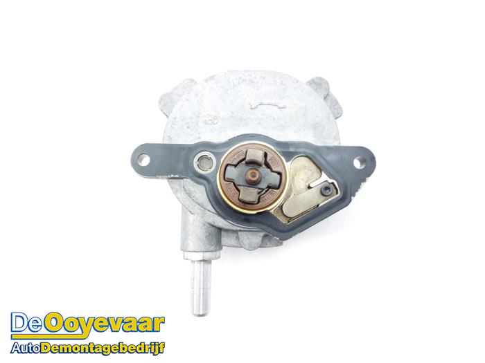 Gebruikte Vacuumpomp (Benzine) Mercedes C (W204) 1.8 C-180 CGI 16V Prijs € 55,00 Margeregeling aangeboden door Autodemontagebedrijf De Ooyevaar