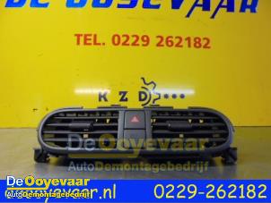 Gebruikte Alarmlicht Schakelaar Opel Agila (B) 1.0 12V Prijs € 9,00 Margeregeling aangeboden door Autodemontagebedrijf De Ooyevaar