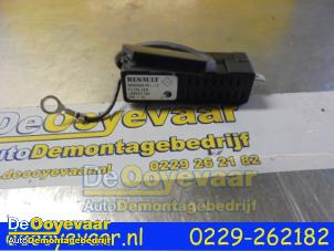 Gebruikte Radio condensator Renault Captur (2R) 1.2 TCE 16V EDC Prijs € 9,99 Margeregeling aangeboden door Autodemontagebedrijf De Ooyevaar