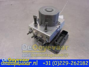 Gebruikte ABS Pomp Mercedes E (W212) E-200 CDI 16V BlueEfficiency,BlueTEC Prijs € 99,99 Margeregeling aangeboden door Autodemontagebedrijf De Ooyevaar