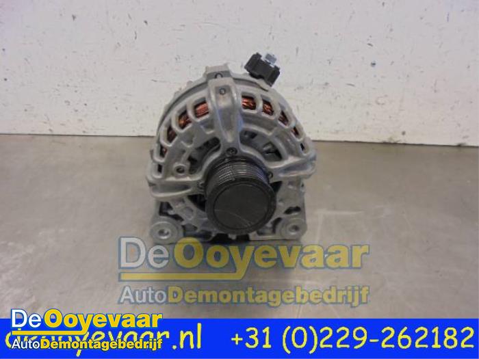 Dynamo van een Nissan Qashqai (J11) 1.6 DIG-T 163 16V 2015