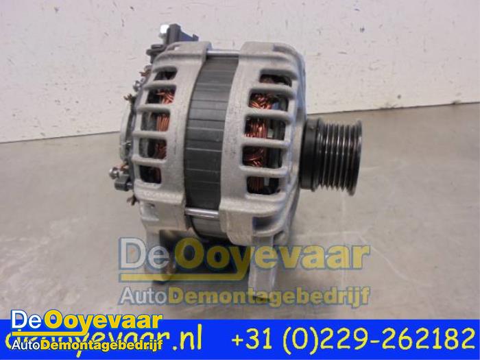Dynamo van een Nissan Qashqai (J11) 1.6 DIG-T 163 16V 2015