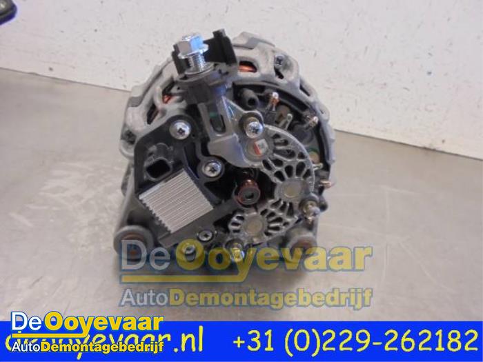 Dynamo van een Nissan Qashqai (J11) 1.6 DIG-T 163 16V 2015