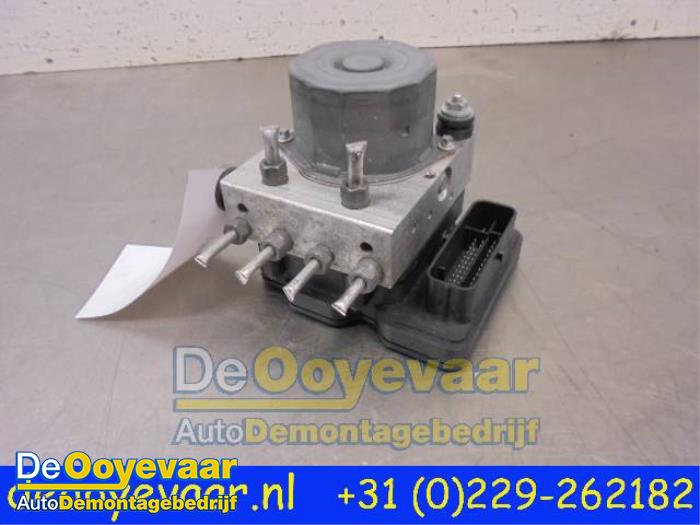 Gebruikte ABS Pomp Renault Twingo III (AH) 1.0 SCe 70 12V Prijs € 19,99 Margeregeling aangeboden door Autodemontagebedrijf De Ooyevaar