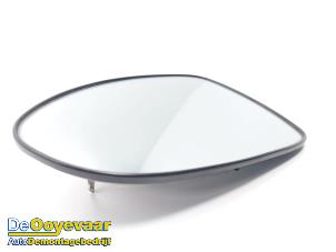 Gebruikte Spiegelglas links Kia Rio III (UB) 1.1 CRDi VGT 12V Prijs € 19,98 Margeregeling aangeboden door Autodemontagebedrijf De Ooyevaar