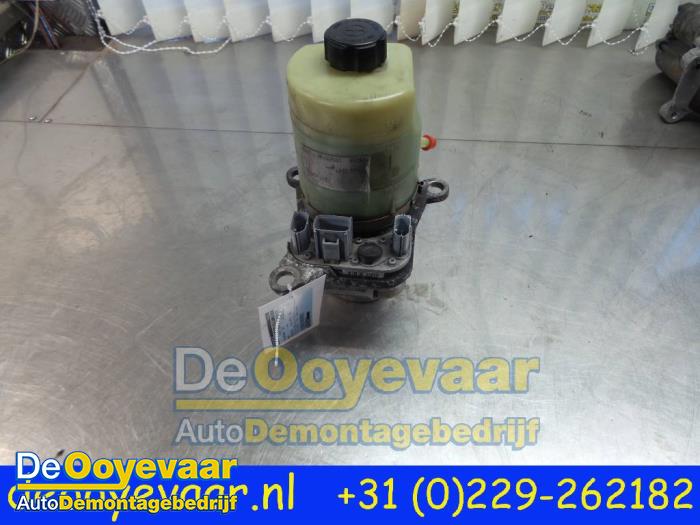 Gebruikte Servopomp Ford Focus 2 Wagon 1.6 TDCi 16V 100 Prijs € 25,00 Margeregeling aangeboden door Autodemontagebedrijf De Ooyevaar