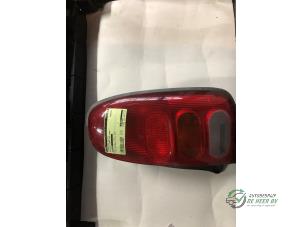 Gebruikte Achterlicht rechts Daihatsu Cuore (L251/271/276) Prijs € 25,00 Margeregeling aangeboden door Autobedrijf de Heer B.V.