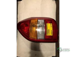 Gebruikte Achterlicht rechts Opel Zafira (F75) 2.0 DTI 16V Prijs € 35,00 Margeregeling aangeboden door Autobedrijf de Heer B.V.