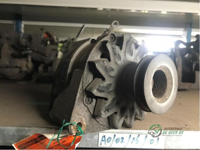 Gebruikte Dynamo BMW 3 serie (E36/4) 316i Prijs € 32,00 Margeregeling aangeboden door Autobedrijf de Heer B.V.