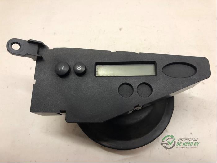 Gebruikte Display Interieur Ford Focus 1 Wagon 1.8 16V Prijs € 10,00 Margeregeling aangeboden door Autobedrijf de Heer B.V.