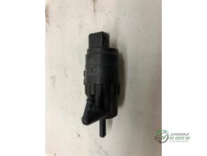 Gebruikte Ruitensproeierpomp voor Fiat Doblo Cargo (263) 1.3 MJ 16V DPF Euro 5 Prijs € 20,00 Margeregeling aangeboden door Autobedrijf de Heer B.V.