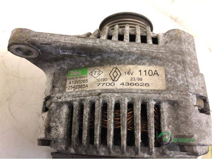 Gebruikte Dynamo Renault Megane Scénic (JA) 2.0 RT Prijs € 30,00 Margeregeling aangeboden door Autobedrijf de Heer B.V.