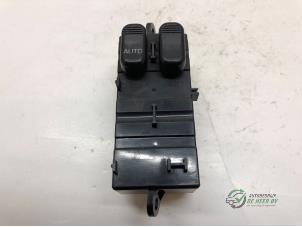 Gebruikte Ruit schakelaar elektrisch Daihatsu Cuore (L251/271/276) Prijs € 10,00 Margeregeling aangeboden door Autobedrijf de Heer B.V.