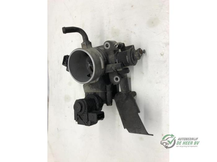 Gebruikte Gasklephuis Kia Rio (DC22/24) 1.3 RS,LS Prijs € 68,00 Margeregeling aangeboden door Autobedrijf de Heer B.V.