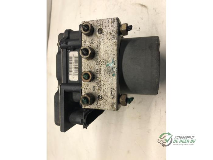 Gebruikte ABS Pomp Renault Clio II (BB/CB) 1.2 Prijs € 50,00 Margeregeling aangeboden door Autobedrijf de Heer B.V.