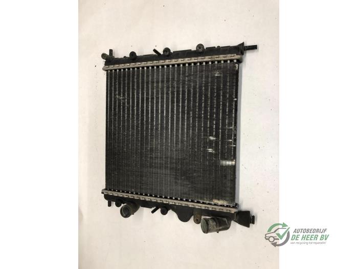 Używane Radiateur Renault Clio II (BB/CB) 1.2 Cena € 32,00 Procedura marży oferowane przez Autobedrijf de Heer B.V.