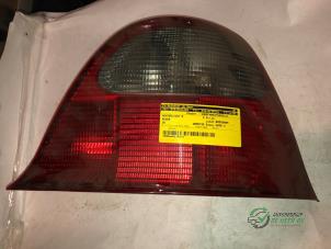 Gebruikte Achterlicht rechts Rover 25 1.6 16V Prijs € 35,00 Margeregeling aangeboden door Autobedrijf de Heer B.V.